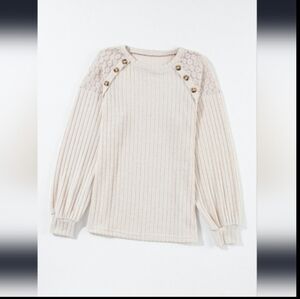 ✨️End Of Winter Sale✨️Parchment Raglan Sleeve Buttoned Ribbed Top (New/Unused)